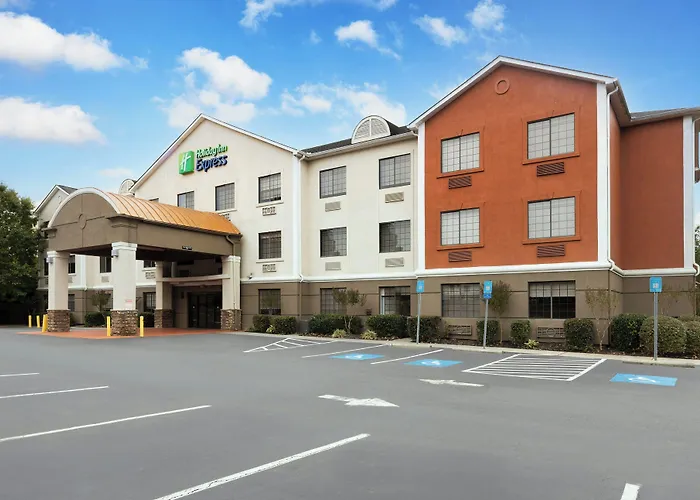 Holiday Inn Express & Suites Acworth - Kennesaw Northwest By Ihg